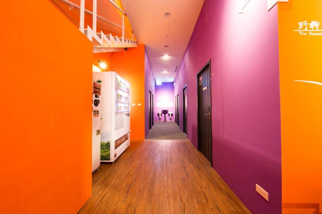 Sleepbox Hostel *