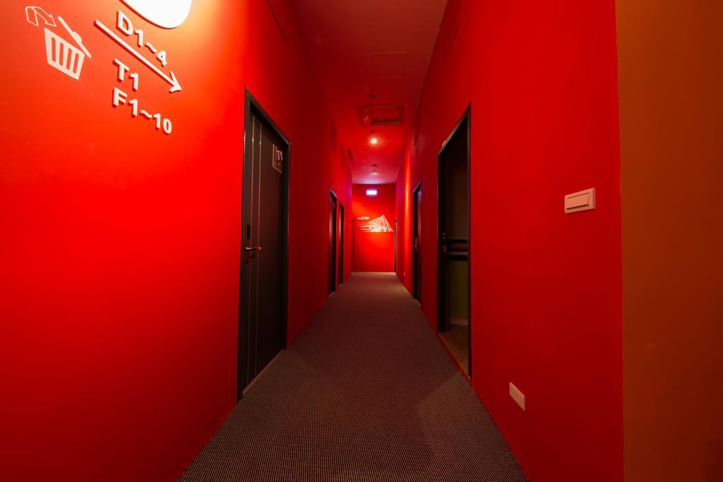 Sleepbox Hostel *