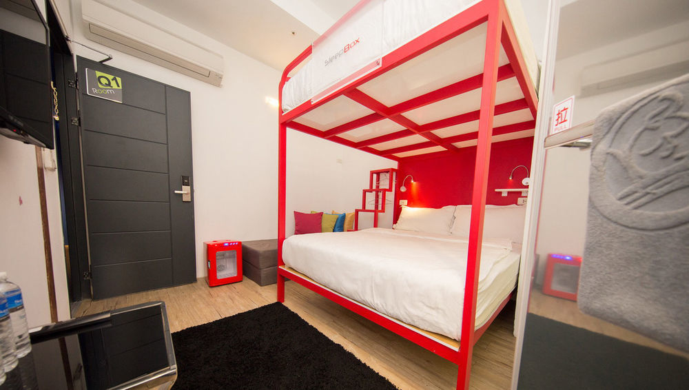 Sleepbox Hostel *