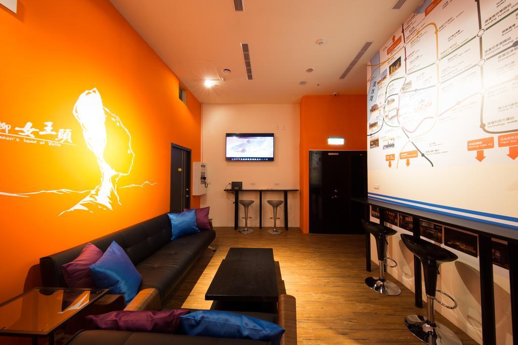 Sleepbox Hostel *